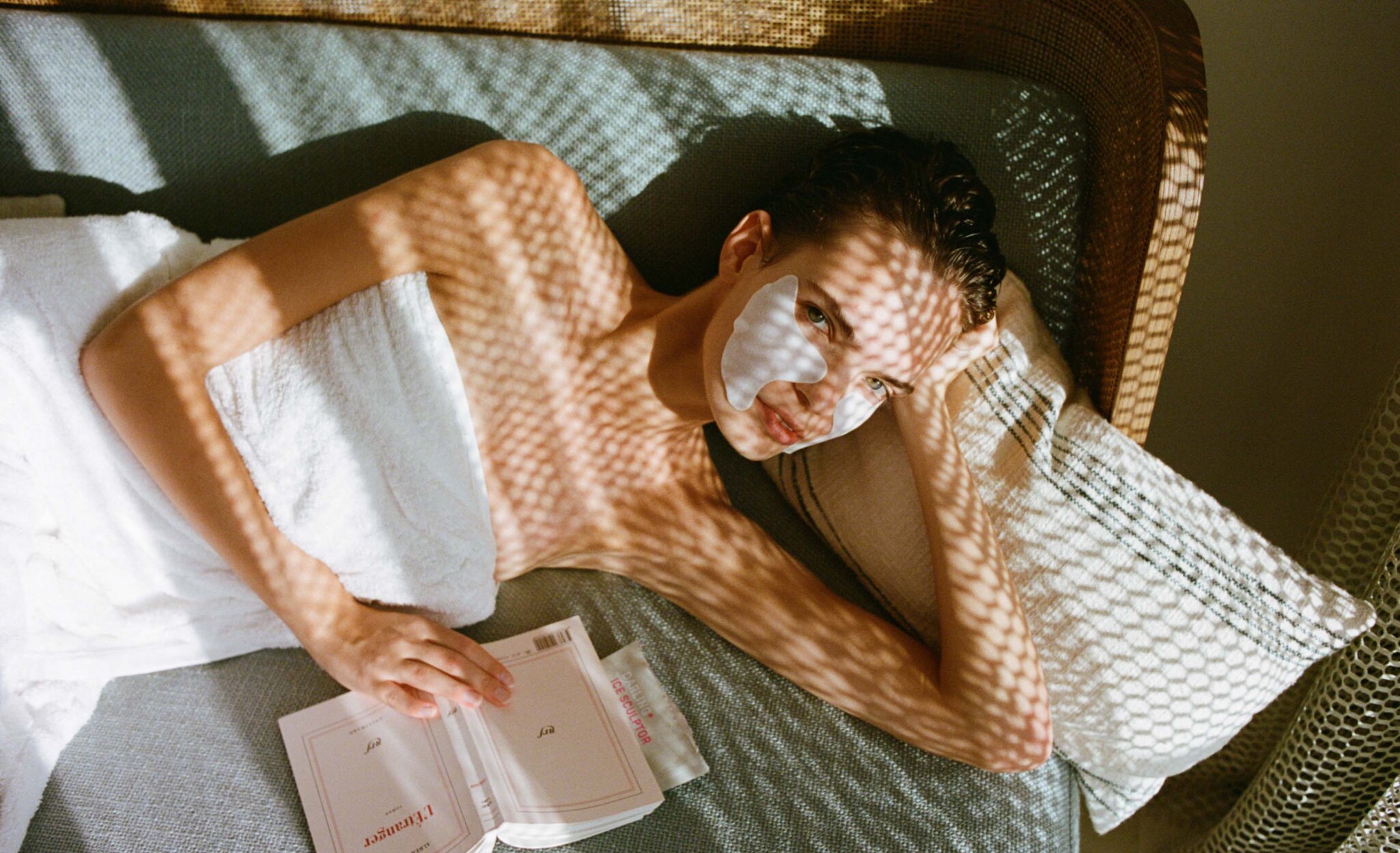 article "Anti-age: your friendly guide to preventing skin aging" banner media