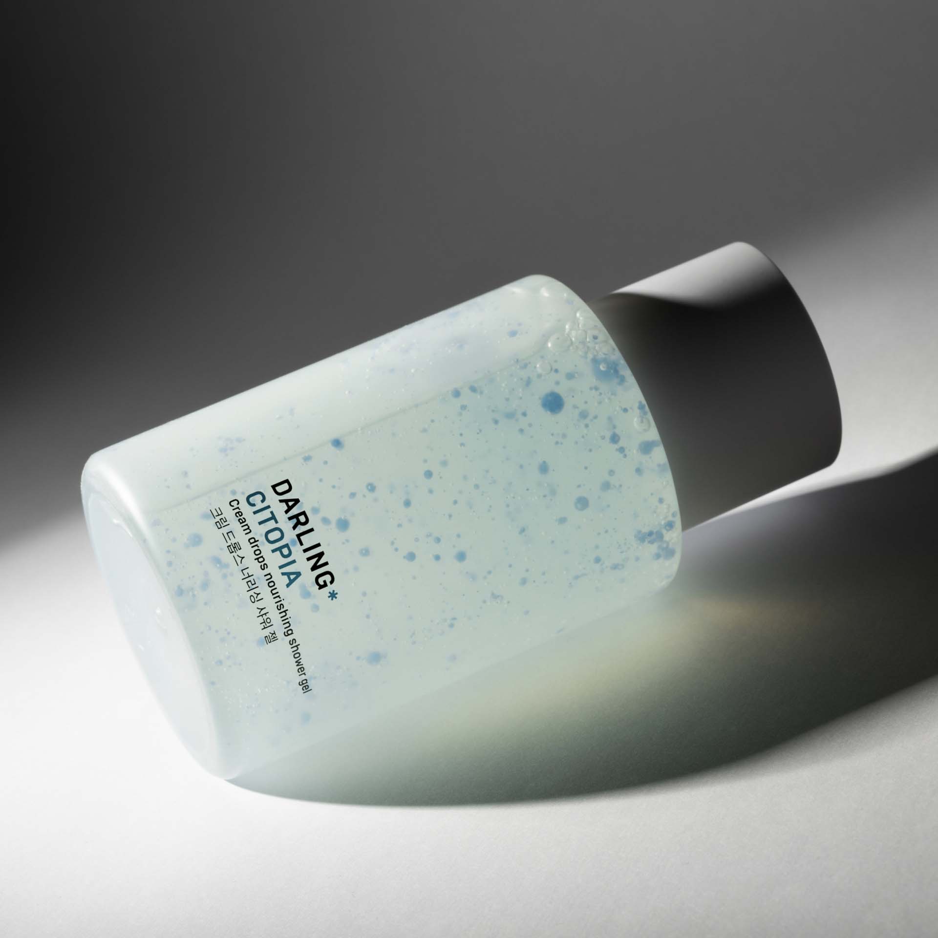 CITOPIA shower gel product photo with model