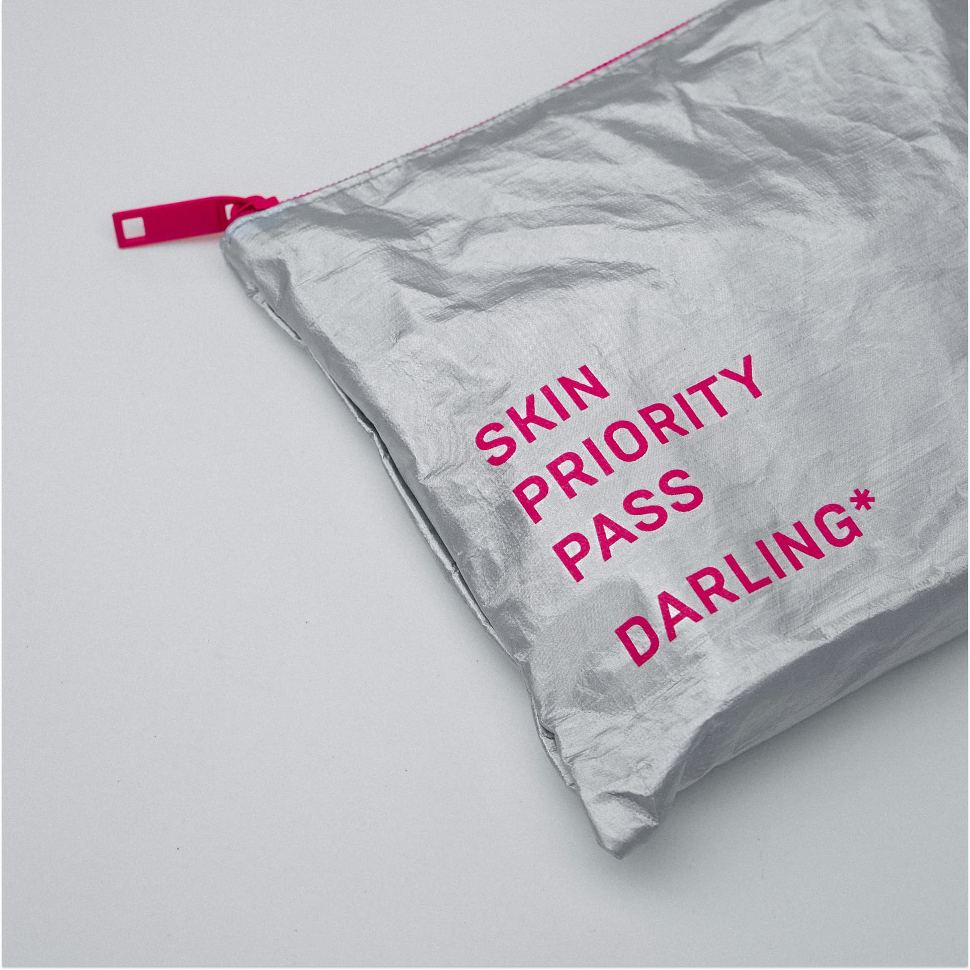 SKIN PRIORITY PASS product photo with model