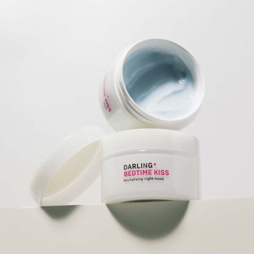 BEDTIME KISS product photo with model