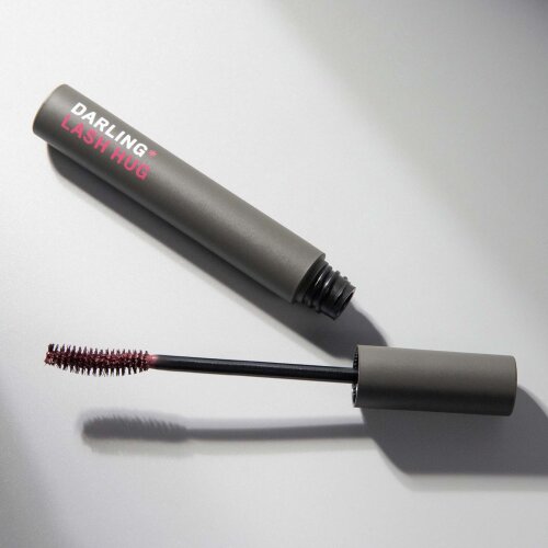 LASH HUG product photo with model