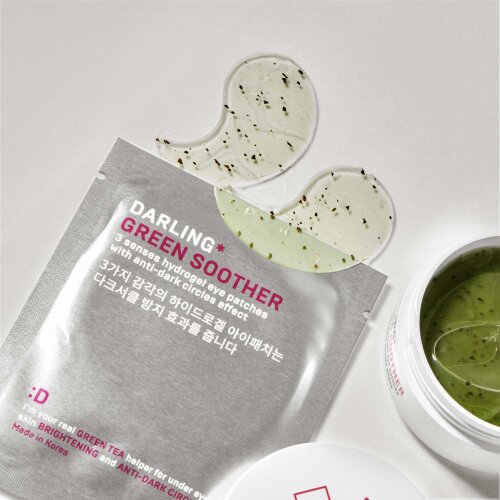 GREEN SOOTHER, travel pack product photo with model