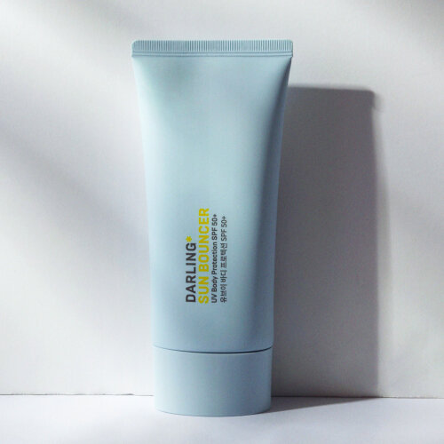 SUN BOUNCER product photo with model