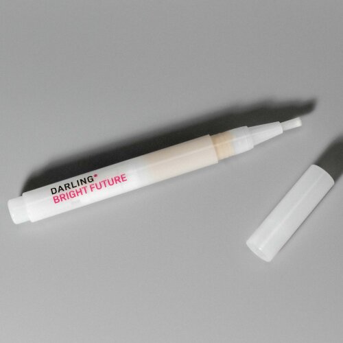 BRIGHT FUTURE product photo with model