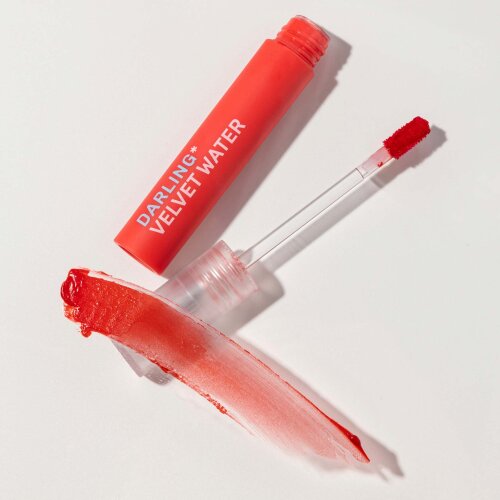 VELVET WATER product photo with model