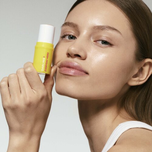 EVERYDAY HERO product photo at an angle