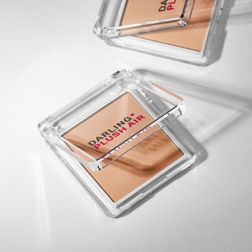 PLUSH AIR product photo with model