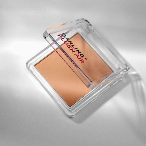 PLUSH AIR product photo with model