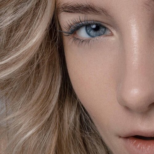 LASH HUG product photo at an angle