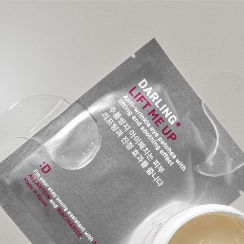 LIFT ME UP, travel pack product photo with model