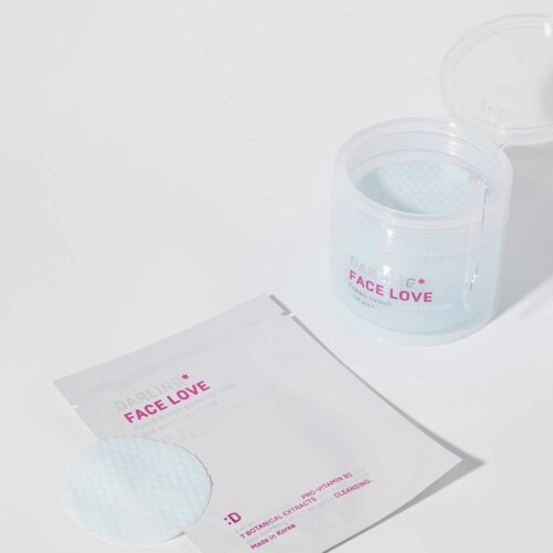 FACE LOVE, travel pack product photo with model