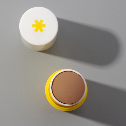 EVERYDAY HERO product photo with model