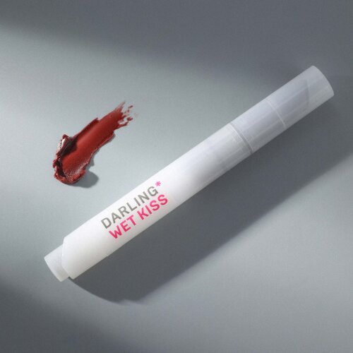 WET KISS product photo with model