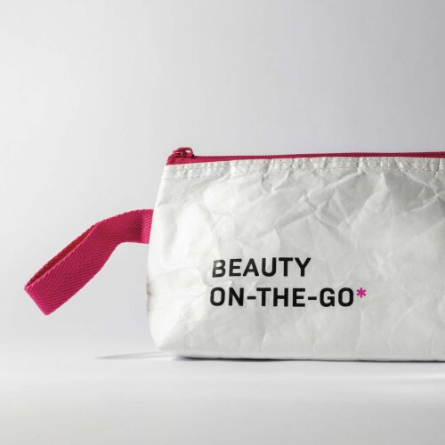 BEAUTY ON-THE-GO product photo with model