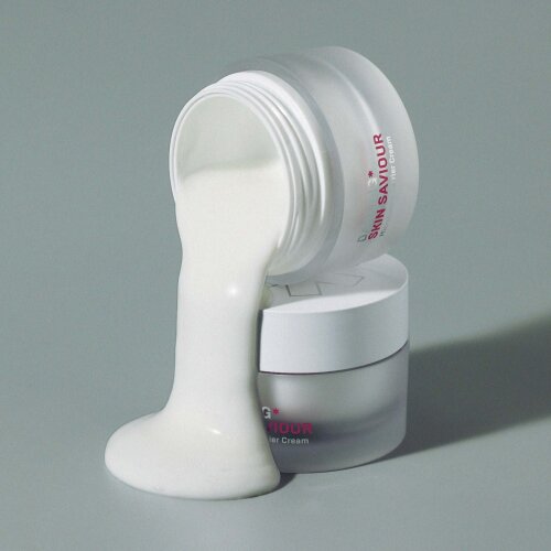 SKIN SAVIOUR product photo with model