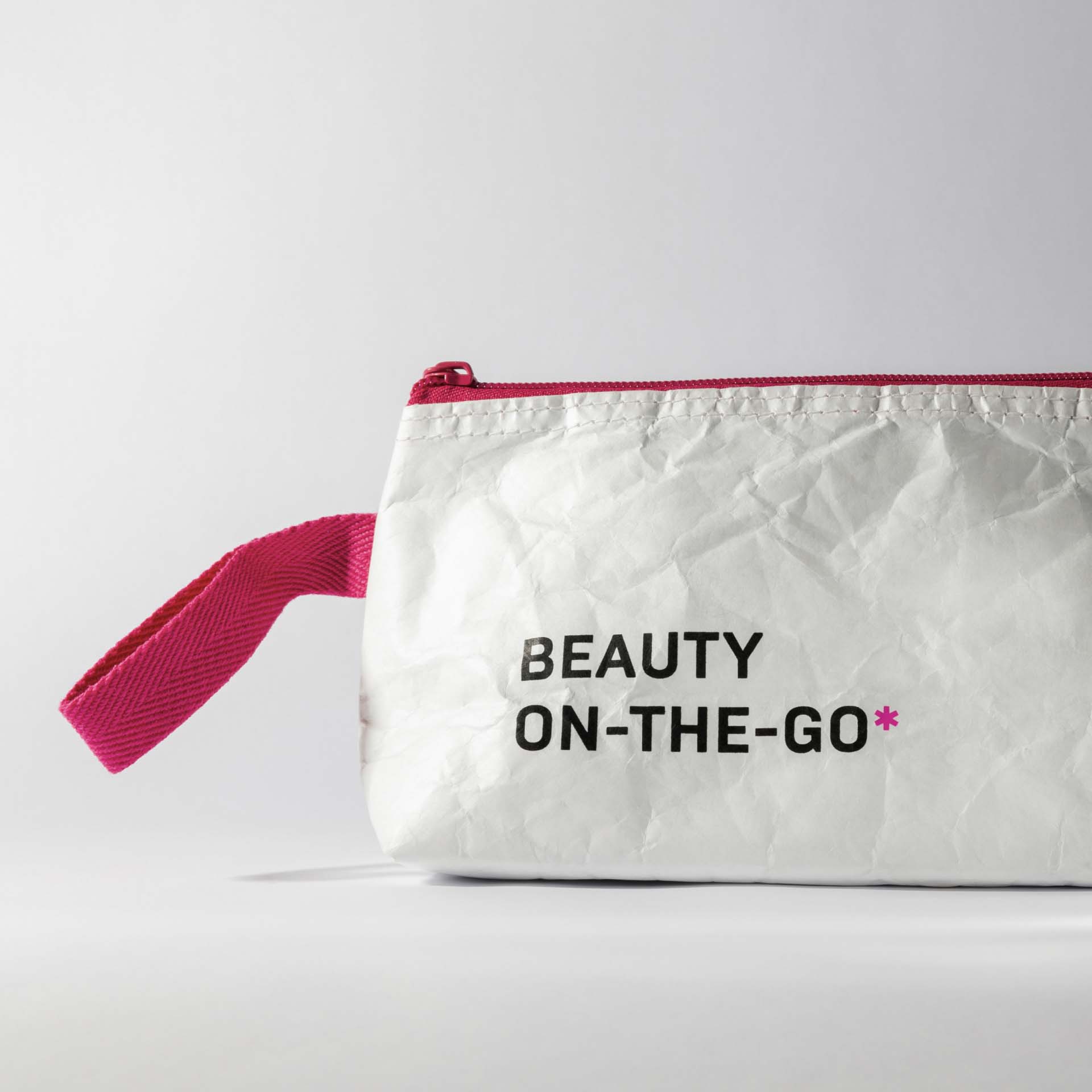 BEAUTY ON-THE-GO product photo with model
